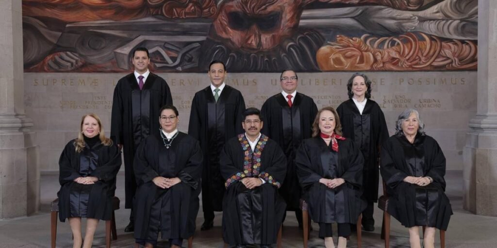 México inicia 'nueva era' en el Poder Judicial; ministros, magistrados y jueces electos asumen cargos