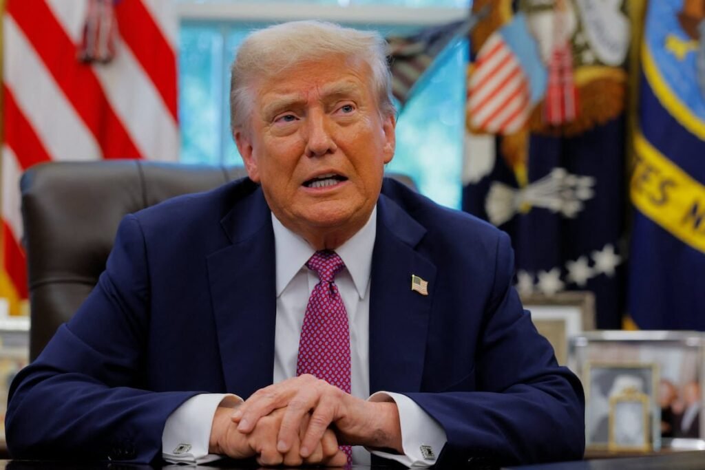 Trump advierte que derribará aviones venezolanos que pongan en peligro a barcos estadounidenses