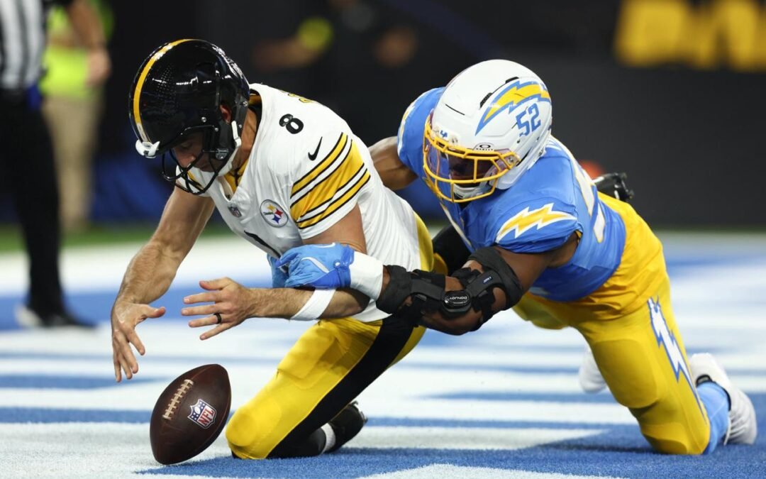 Chargers frenan a Aaron Rodgers y dominan a Steelers en el Sunday Night Football