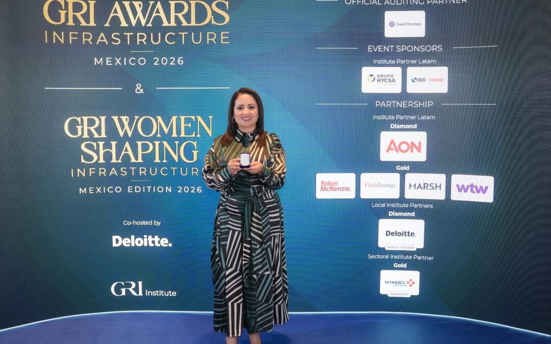 Premian a Gladyz Butanda Macías en GRI Woman Shaping Infrastructure