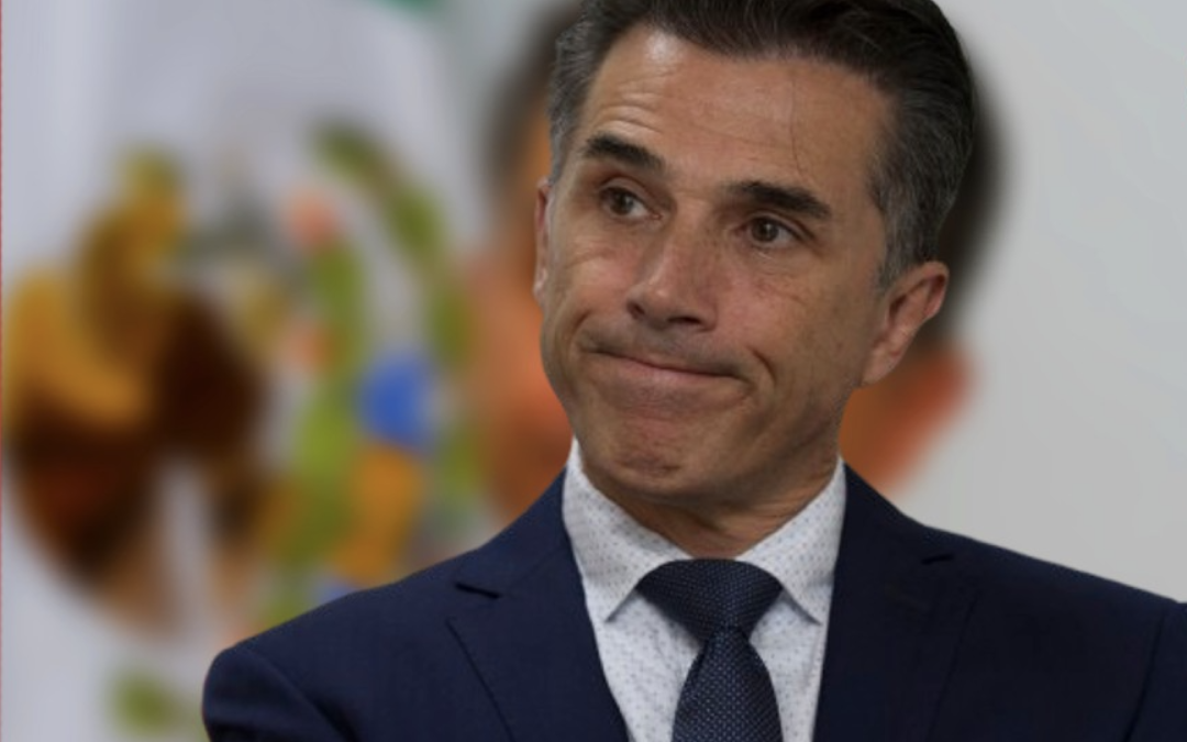 Morena le cierra la puerta a Sergio Mayer… y él ya traía maletas