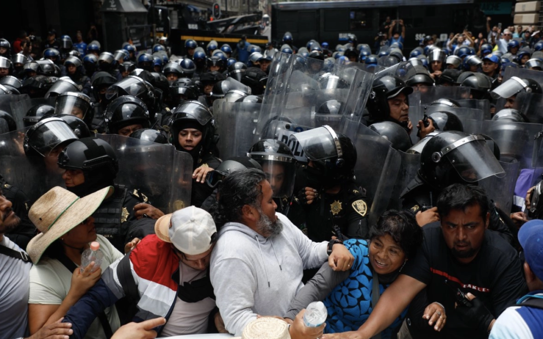 Maestros descubren que hasta para protestar ya hay apartado VIP