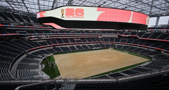 ¿Un Mundial sin hot dogs ni palcos limpios? Dos mil trabajadores del SoFi Stadium aprueban huelga a días de la gran patada inicial