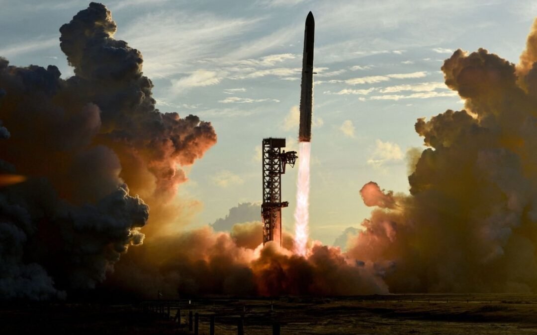 La Starship de SpaceX logra su primer vuelo orbital y despliega 26 satélites Starlink antes de amerizar en el Pacífico